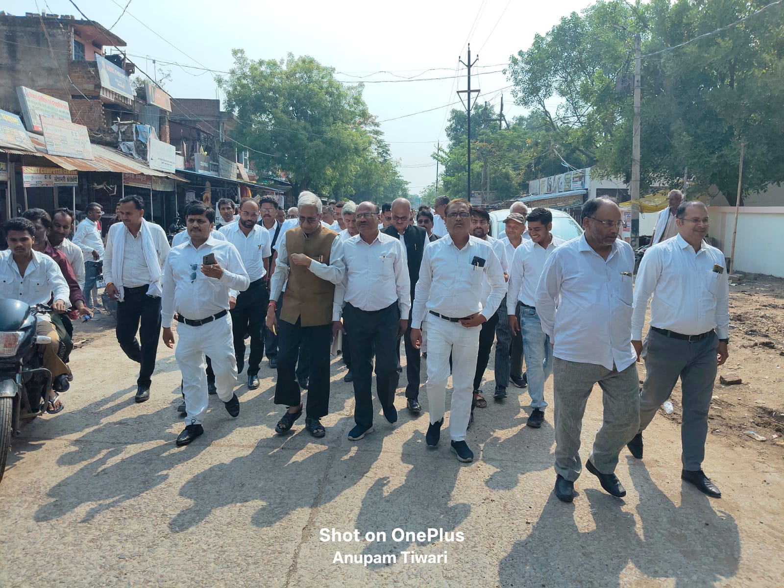 त्यौंथर में विवाद ने पकड़ा तूल: अधिवक्ता, कर्मचारी और पटवारी संघ आमने-सामने