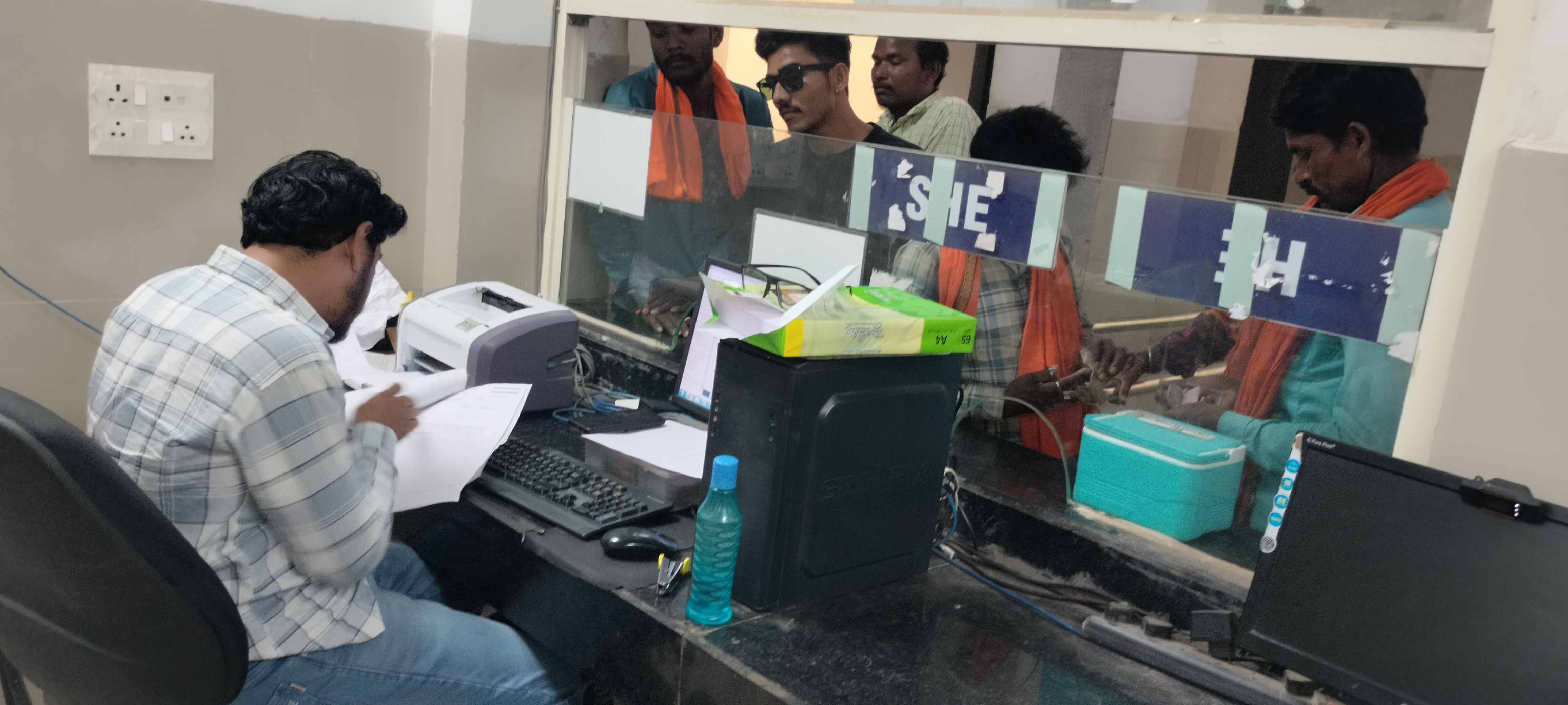 *बड़वानी-परिसर में कचरा अड्ढा, अस्पताल भवन के सामने जल जमाव, व्यवस्था पर उठते सवाल-हाल ए जिला अस्पताल, 