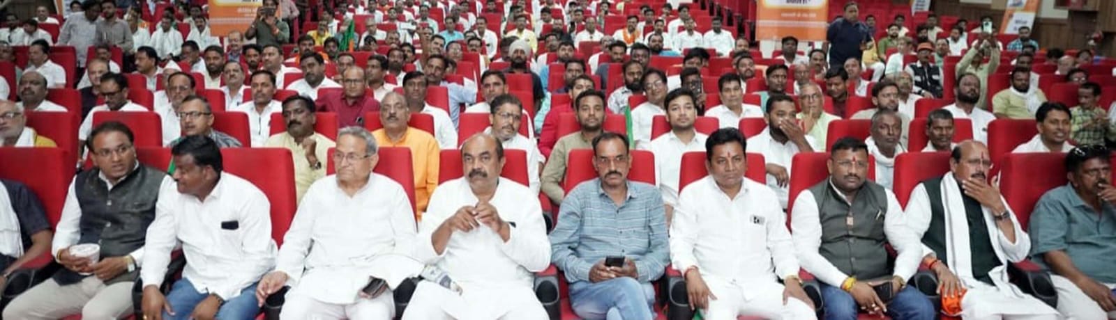 प्रदेश भाजपा प्रवक्ता, पूर्व मंत्री, विधायक श्रीमती अर्चना चिटनिस ,,  दीदी 