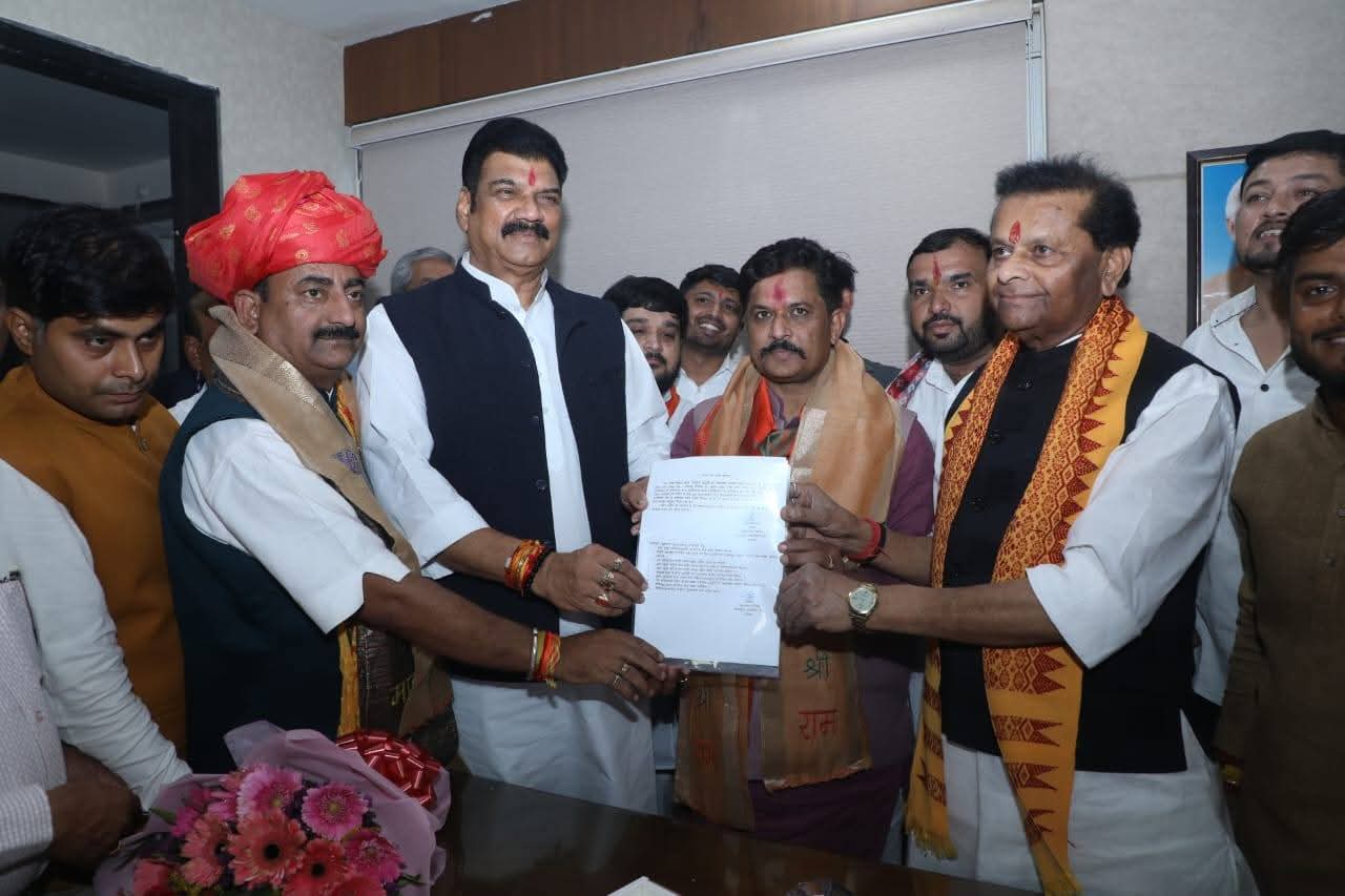 नागरिक आपूर्ति निगम के अध्यक्ष डॉ. के.पी. यादव एवं उपाध्यक्ष संजीव कांकर ने पदभार संभाला