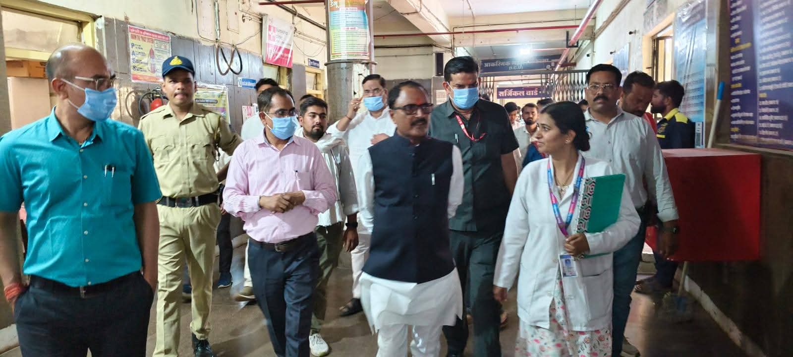 प्रभारी मंत्री का जिला चिकित्सालय का औचक निरीक्षण