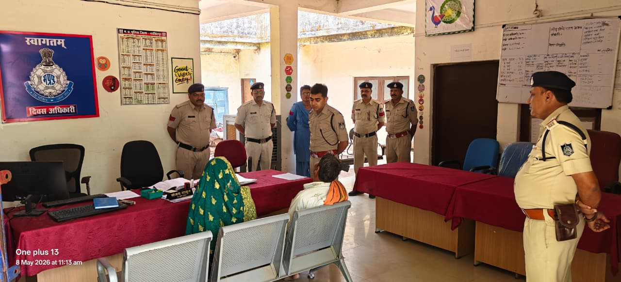 पलोहा थाने में एसपी ऋषिकेश मीना का औचक निरीक्षण