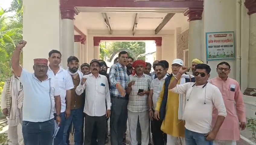 रीवा में कलेक्टर के समर्थन में जनसमर्थन बढ़ा