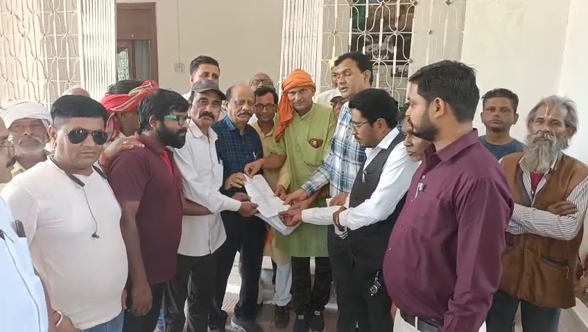 रीवा में कलेक्टर के समर्थन में जनसमर्थन बढ़ा