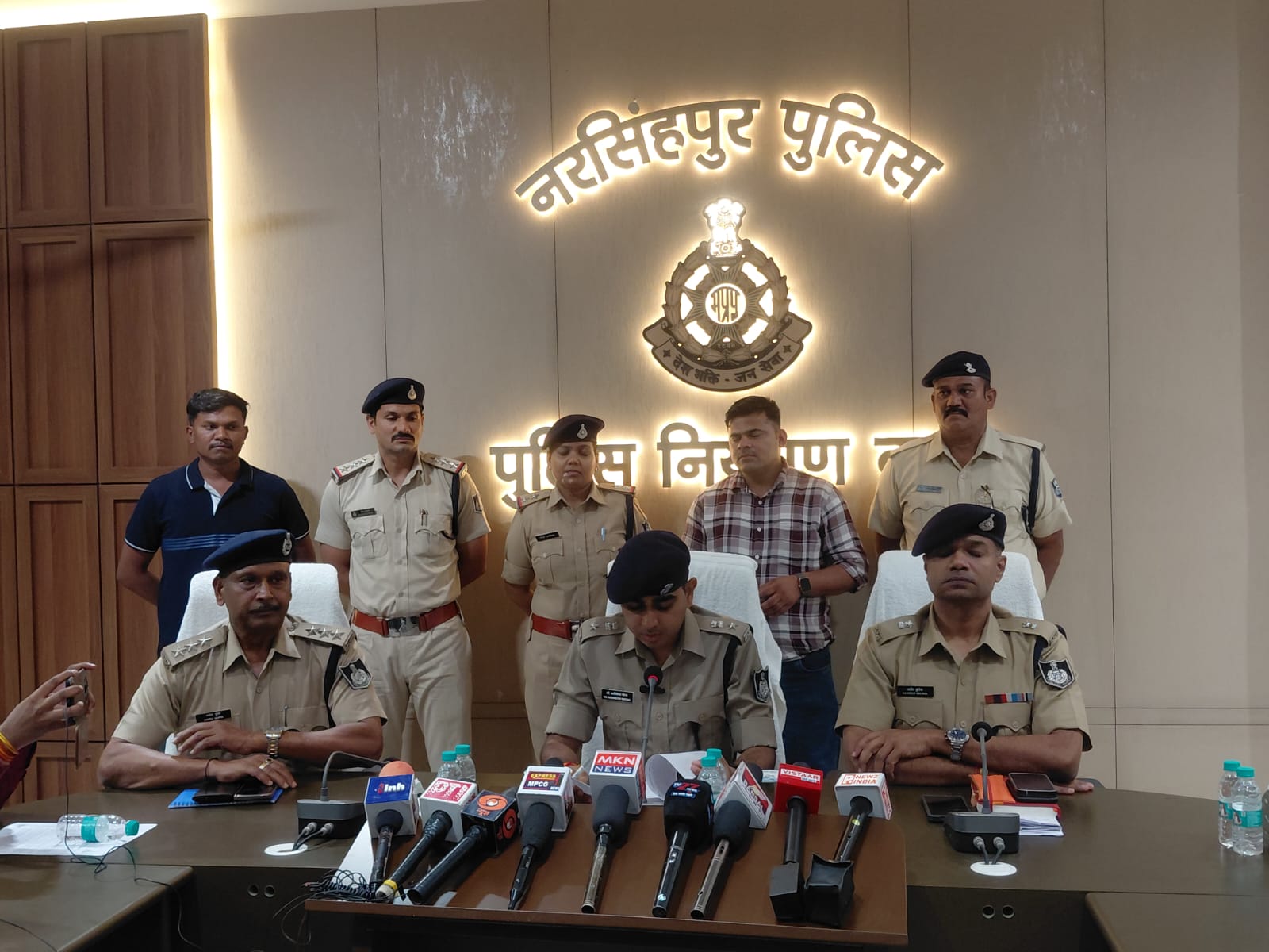 नरसिंहपुर पुलिस ने चोरी गिरोह का भंडाफोड़ किया