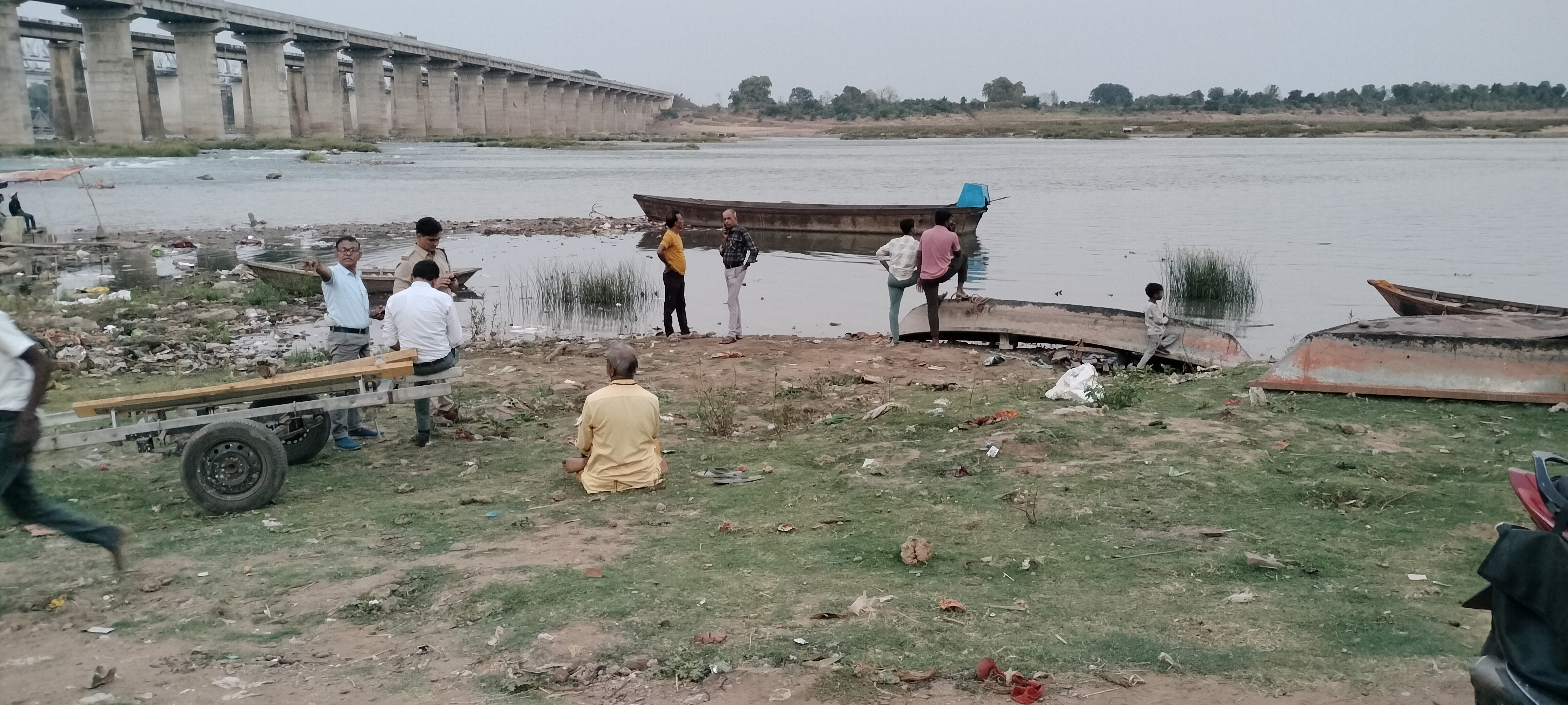 नर्मदा में नहाने गए 6 दोस्तों में से एक युवक डूबा, देर शाम तक नहीं मिला सुराग