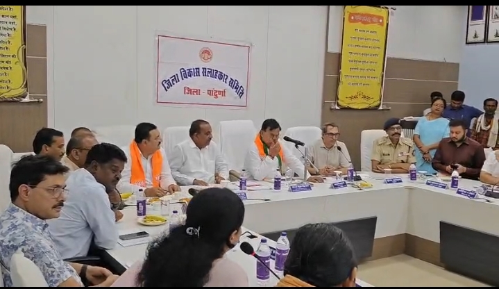 भाजपा की पूर्व जिला अध्यक्ष ने अपनी सरकार को कटघरे में खड़ा किया तो प्रभारी मंत्री ने मीडिया को बाहर का रास्ता दिखाया रिकॉर्डिंग बंद 
