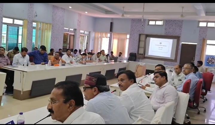 भाजपा की पूर्व जिला अध्यक्ष ने अपनी सरकार को कटघरे में खड़ा किया तो प्रभारी मंत्री ने मीडिया को बाहर का रास्ता दिखाया रिकॉर्डिंग बंद 