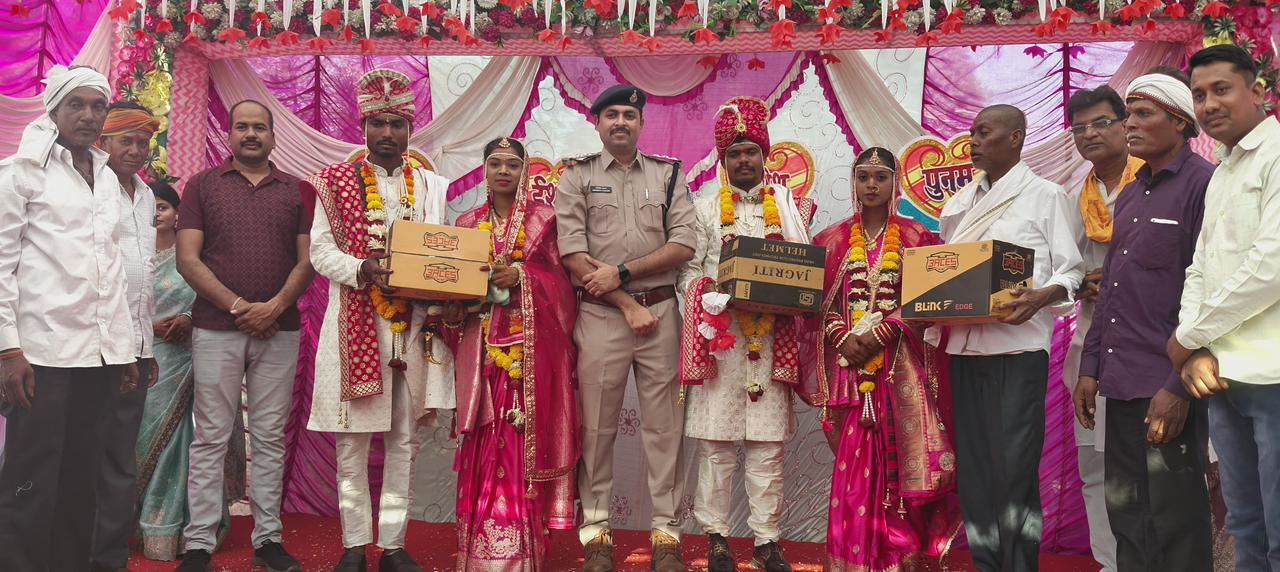 यातायात अभियान के तहत खकनार  थाना प्रभारी की अनोखी पहल नवदंपति को उपहार स्वरूप दिए  हेलमेट