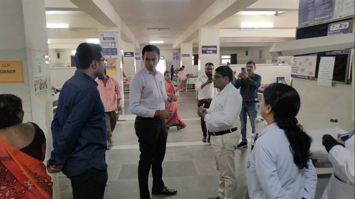  कलेक्टर डॉ. सौरभ संजय सोनवणे  -"मरीजों की सेवा में संवेदनशीलता और समयबद्धता सुनिश्चित करें चिकित्सक"