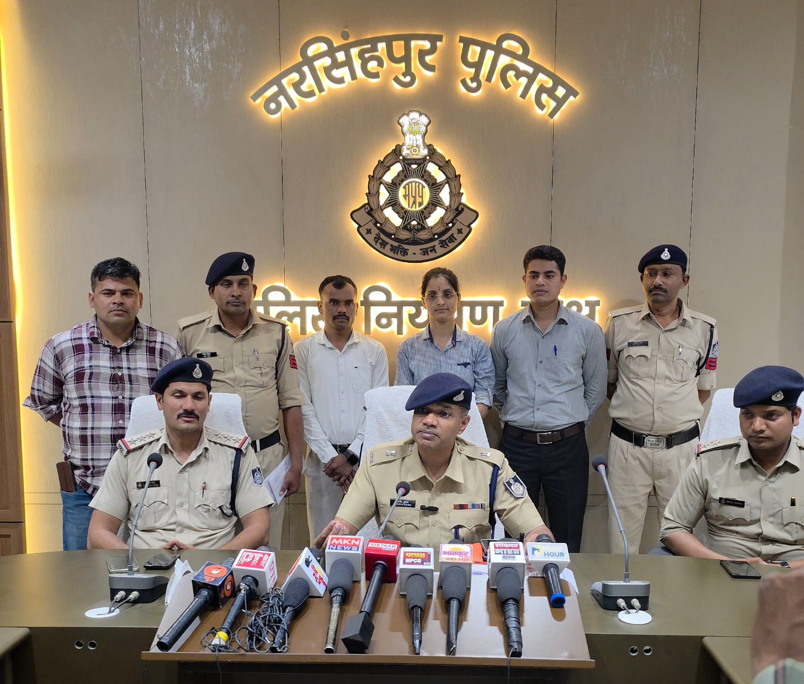 नरसिंहपुर में अंतरराष्ट्रीय फर्जीवाड़ा गिरोह का पर्दाफाश