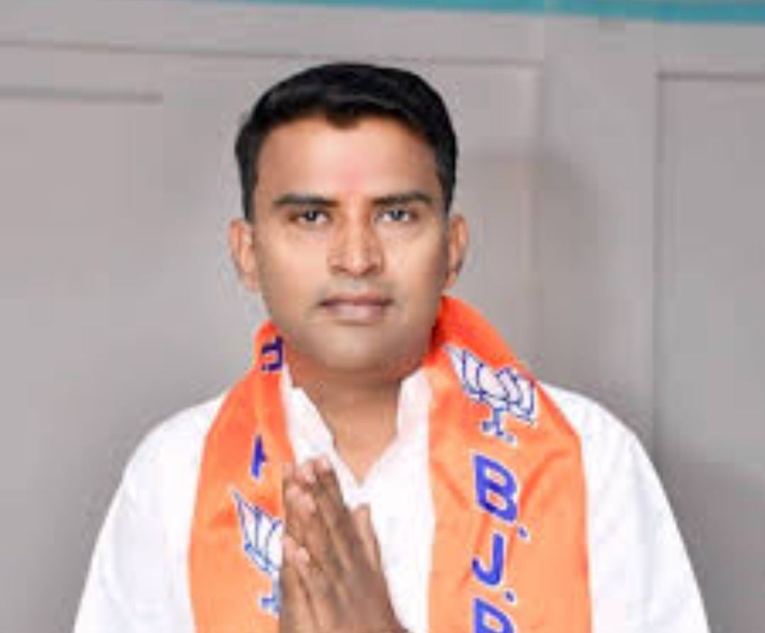 #बड़ी_खबर एक बार फिर मानवता का परिचय देते नजर आए मंत्री दिलीप अहिरवार 