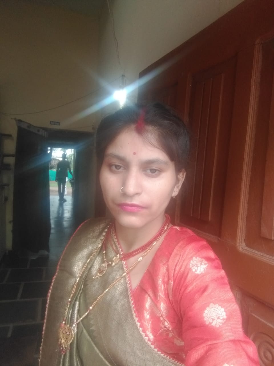 जिले के म्याना इलाके में एक नवविवाहिता ने सुसाइड कर लिया। ससुराल वालों ने उसके साथ मारपीट की थी। इसके बाद उसने जहरीला पदार्थ खा लिया। ससुराल