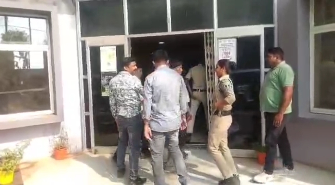 दिन दहाडे हुई चोरी के मामले में बड़वानी पुलिस ने किया आरोपी को गिरफ्तार , 1.10 लाख रुपए का माल बरामद आरोपी को भेजा जेल।