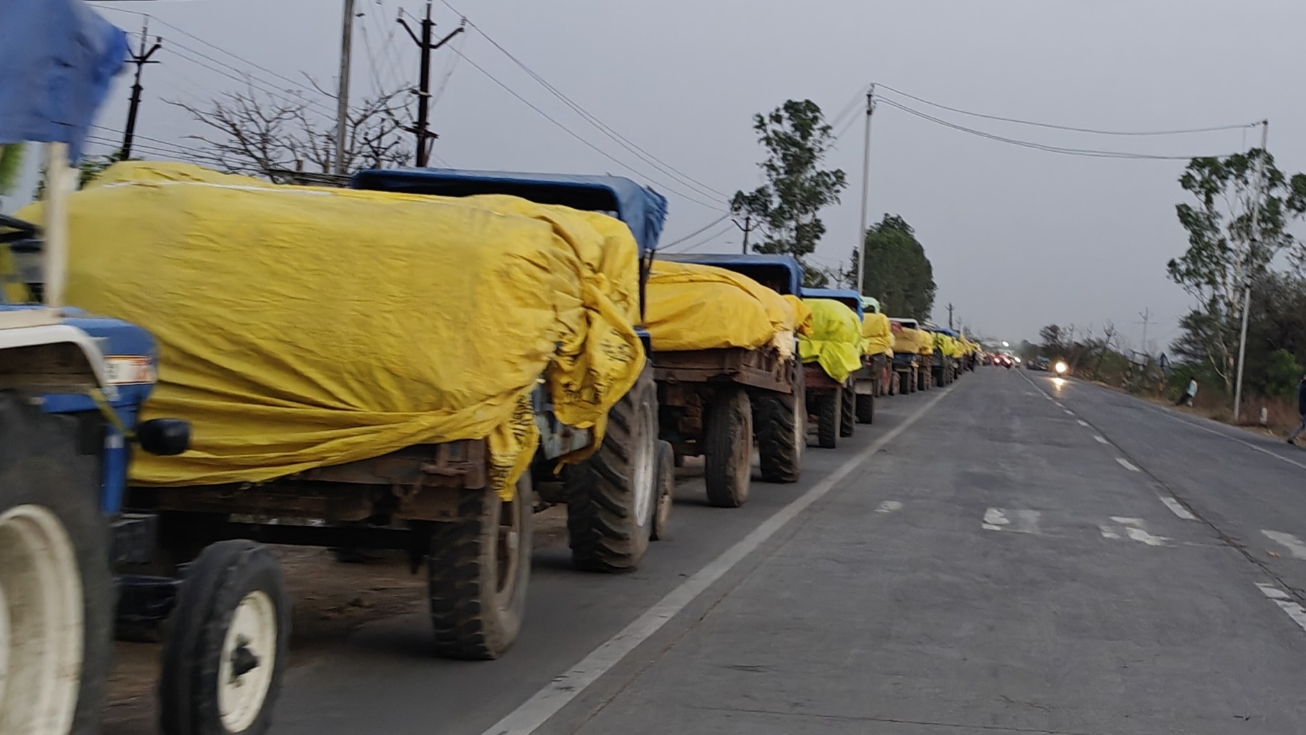 यह सिर्फ लंबी लंबी लाइने नहीं देश की भूख मिटाने वालों की तपस्या है
