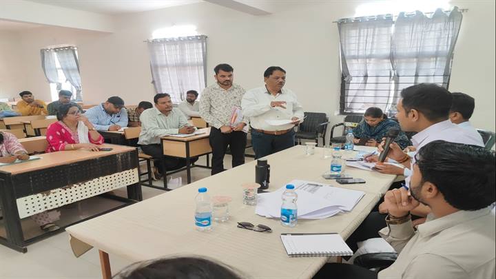   बैतूल में कलेक्टर का बड़ा एक्शन: ई-केवाईसी में लापरवाही पर जनपद सीईओ और ब्लॉक पंचायत अधिकारी का वेतन रोका