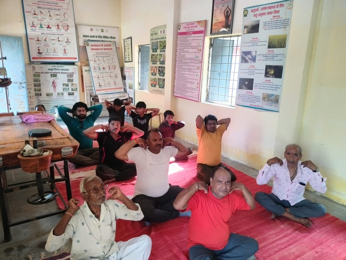 आयुर्वेद शिविर में 51 रोगियों का हुआ स्वास्थ्य परीक्षण  ग्राम पंचायत चौमों में लगाया निःशुल्क आयुर्वेद शिविर  -- 