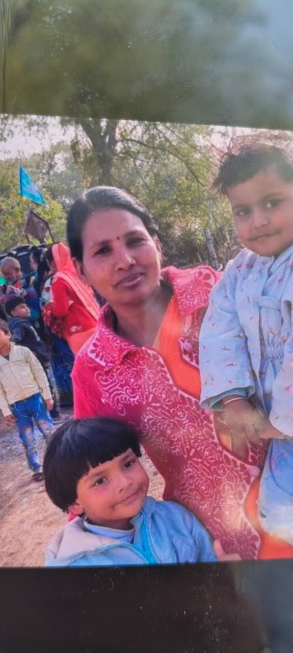 शहर के कोतवाली थाना इलाके में एक नर्स ने फांसी लगाकर सुसाइड कर लिया। उसने अपने घर के छत पर कमरे के गेट से फंदा बनाया और उस पर झूल गई। वह अपन