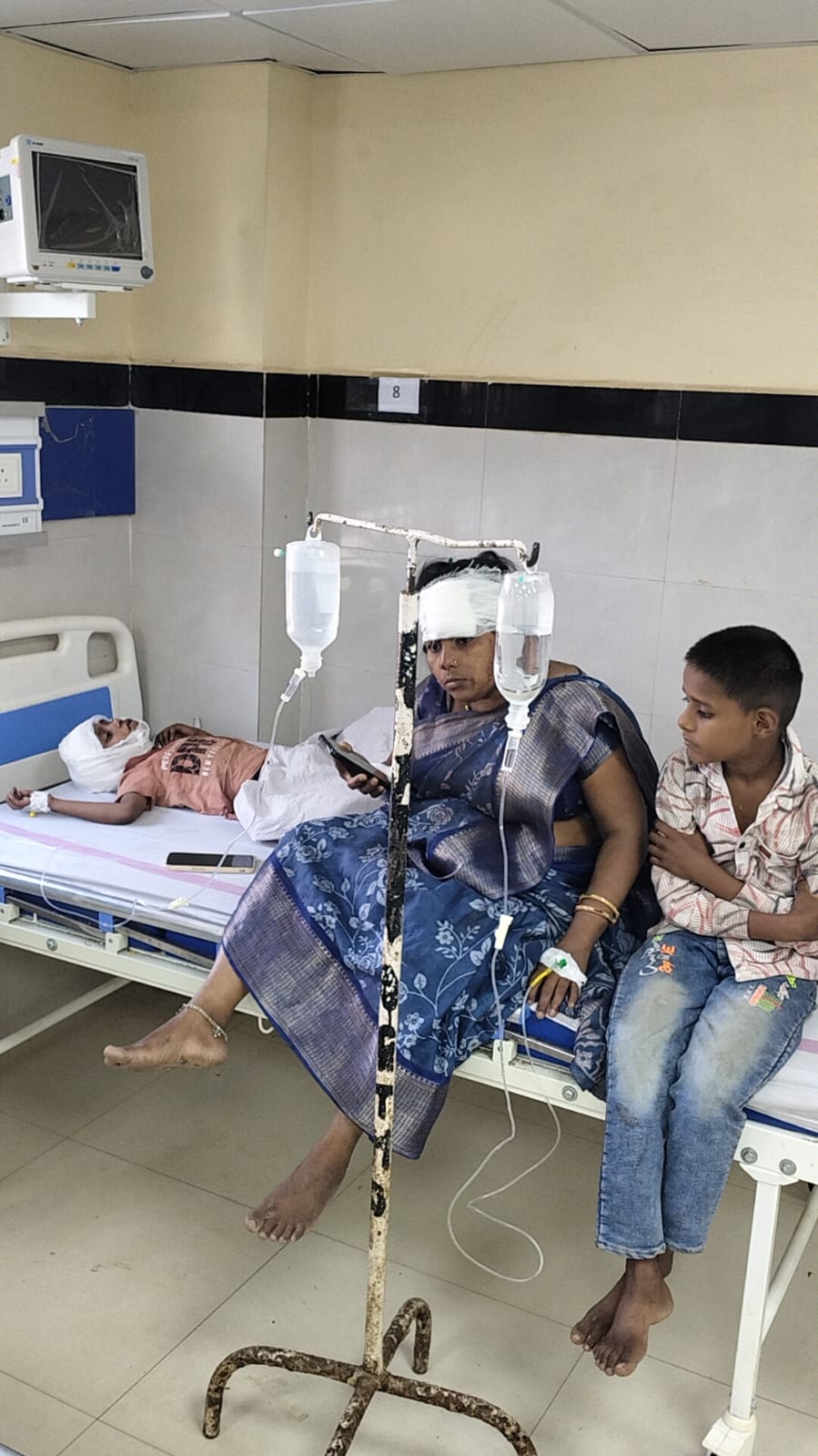 जिले के म्याना इलाके के भदौरा के पास एक पिकअप वाहन सड़क हादसे का शिकार हो गया। हादसे में लगभग 11 लोग घायल हो गए। सभी महाराष्ट्र से वैष्णो दे
