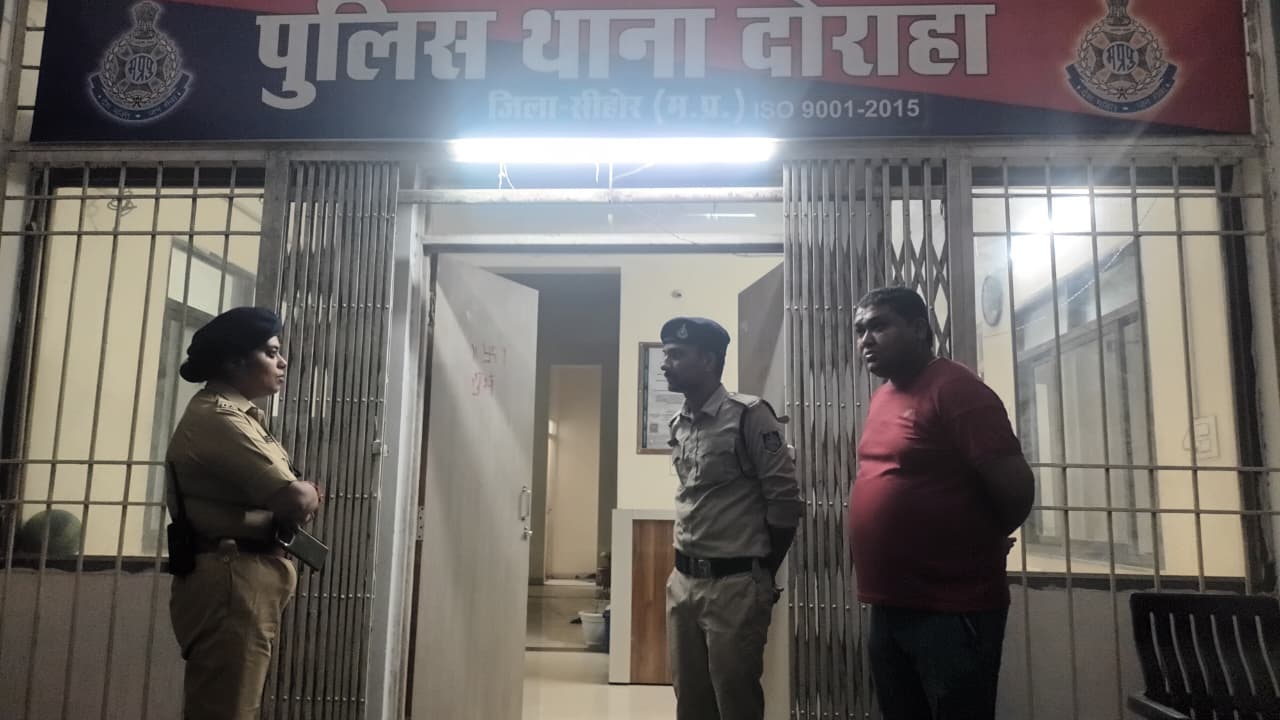 नवागत एसपी ने किया रात्रि में थानों का निरीक्षण