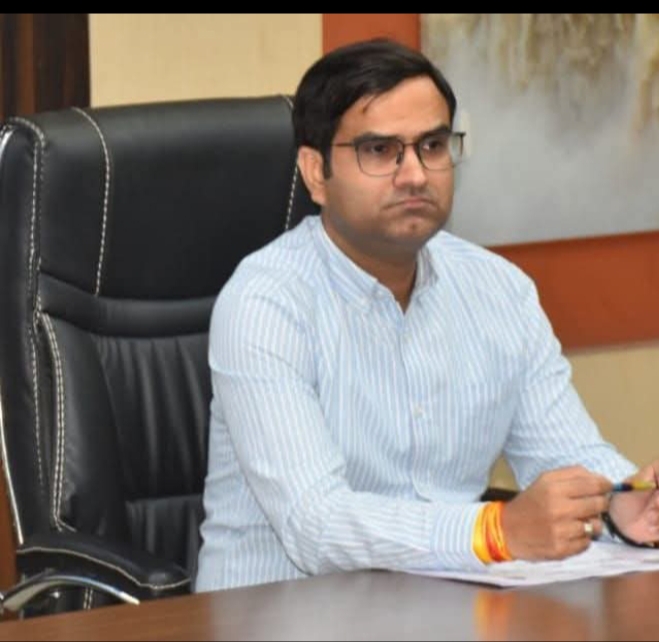 रीवा में पंचायत फंड गड़बड़ी पर बड़ी कार्रवाई, CEO के निर्देश पर पूर्व सरपंच-सचिवों के खिलाफ गिरफ्तारी वारंट जारी 