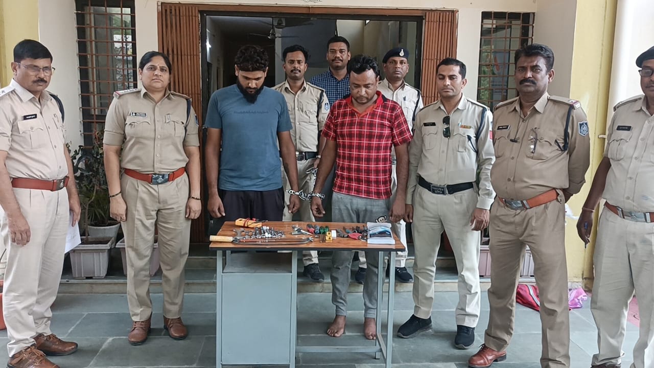 नेपानगर में दो केबल कर आरोपी को पुलिस ने पकड़ा, जिनके पास से डेढ़ लाख रुपए का केबल बरामद किया