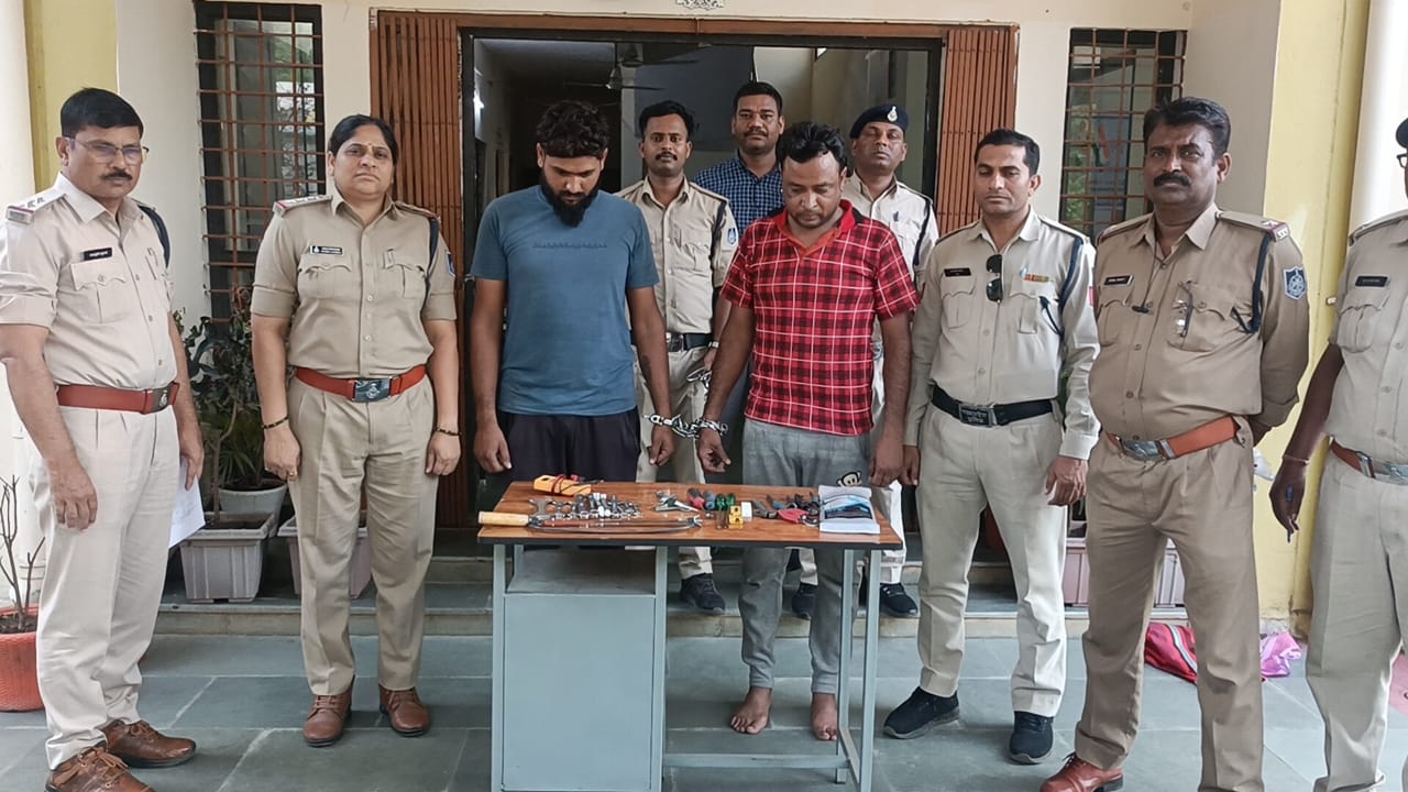 नेपानगर में दो केबल कर आरोपी को पुलिस ने पकड़ा, जिनके पास से डेढ़ लाख रुपए का केबल बरामद किया