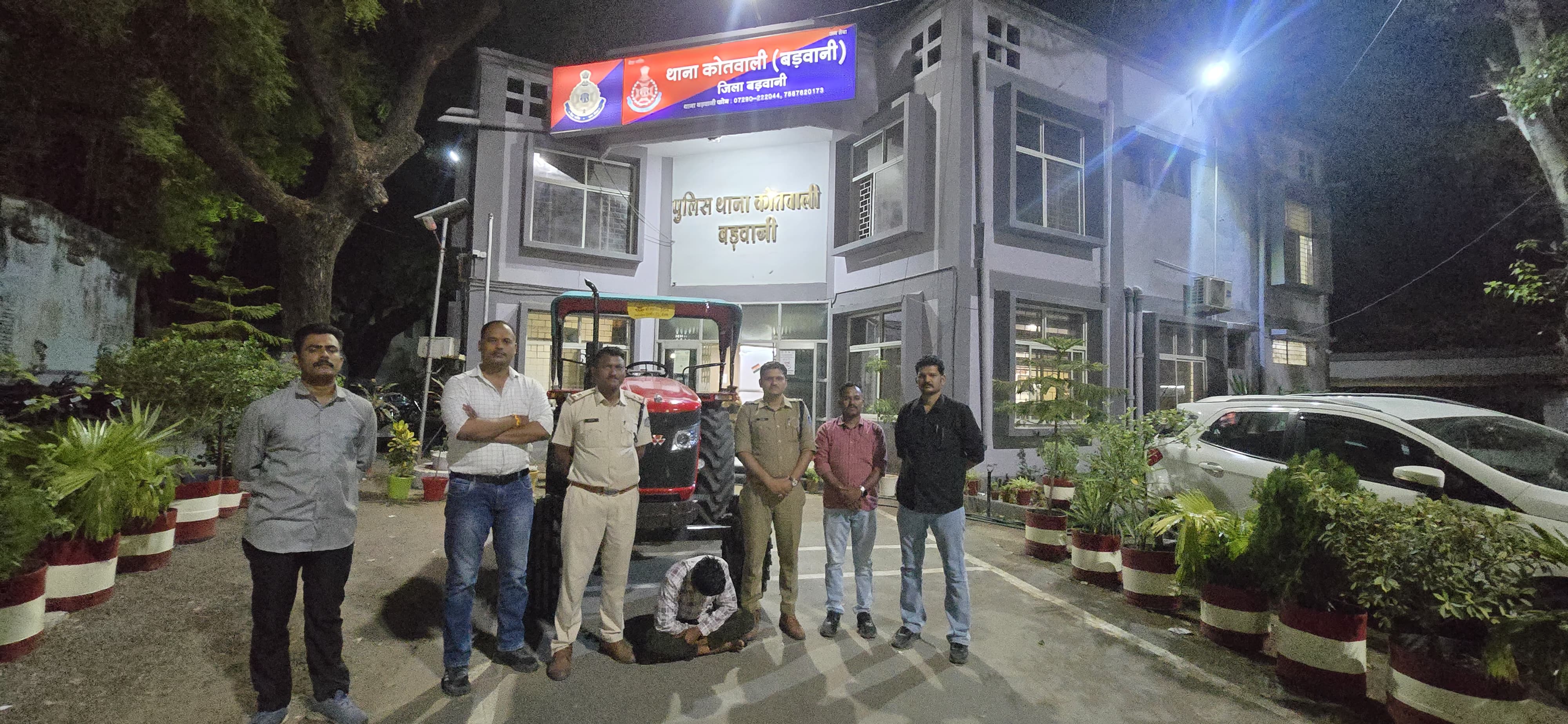 ट्रायल के बहाने लेकर भागा ट्रैक्टर, कोतवाली पुलिस ने 5 घंटे में आरोपी सहित 8 लाख का ट्रैक्टर किया बरामद।