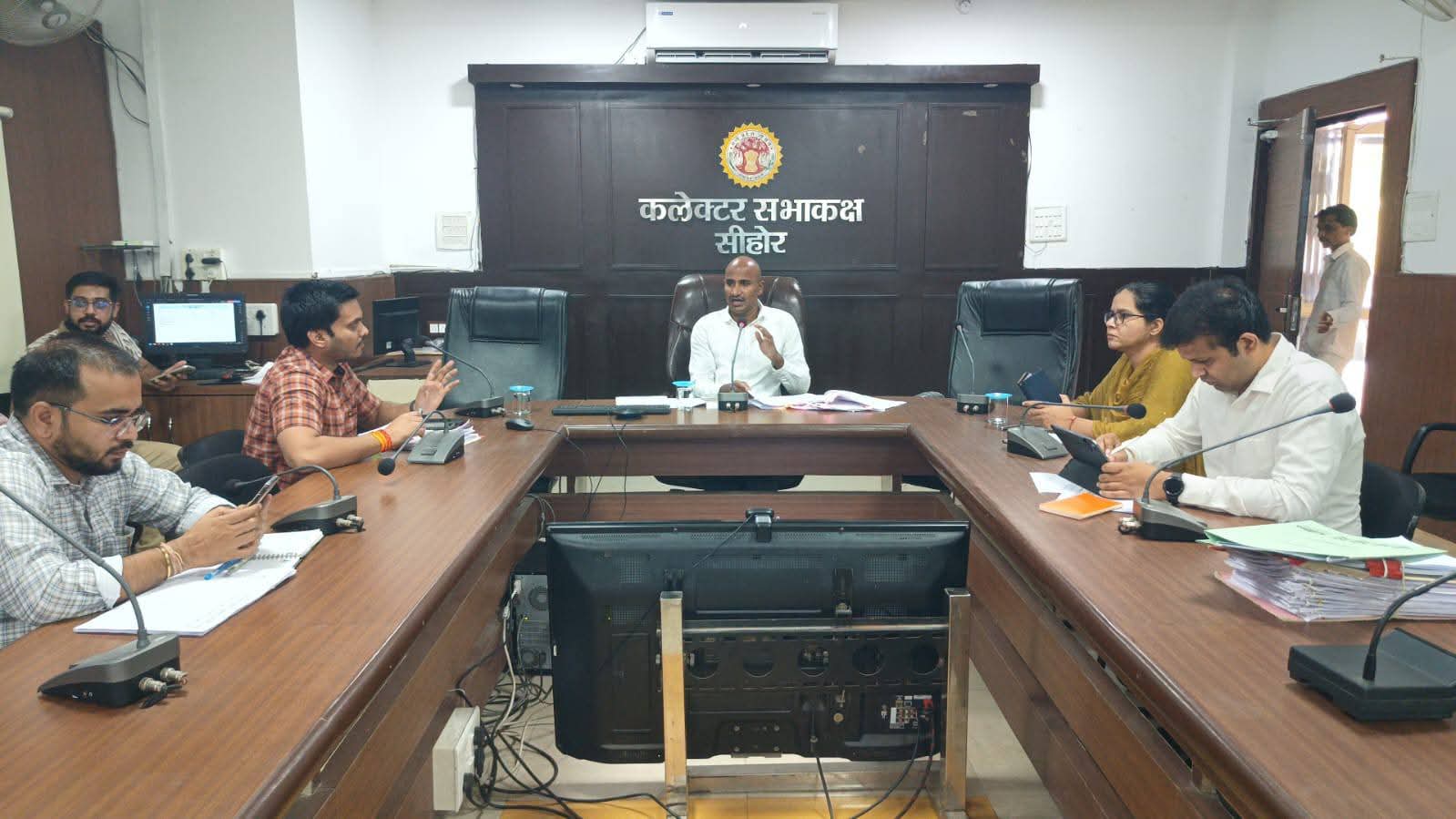 प्रशासन की कार्यप्रणाली ऐसी होनी चाहिए जिससे आमजन में विश्वास बढ़े  - कलेक्टर