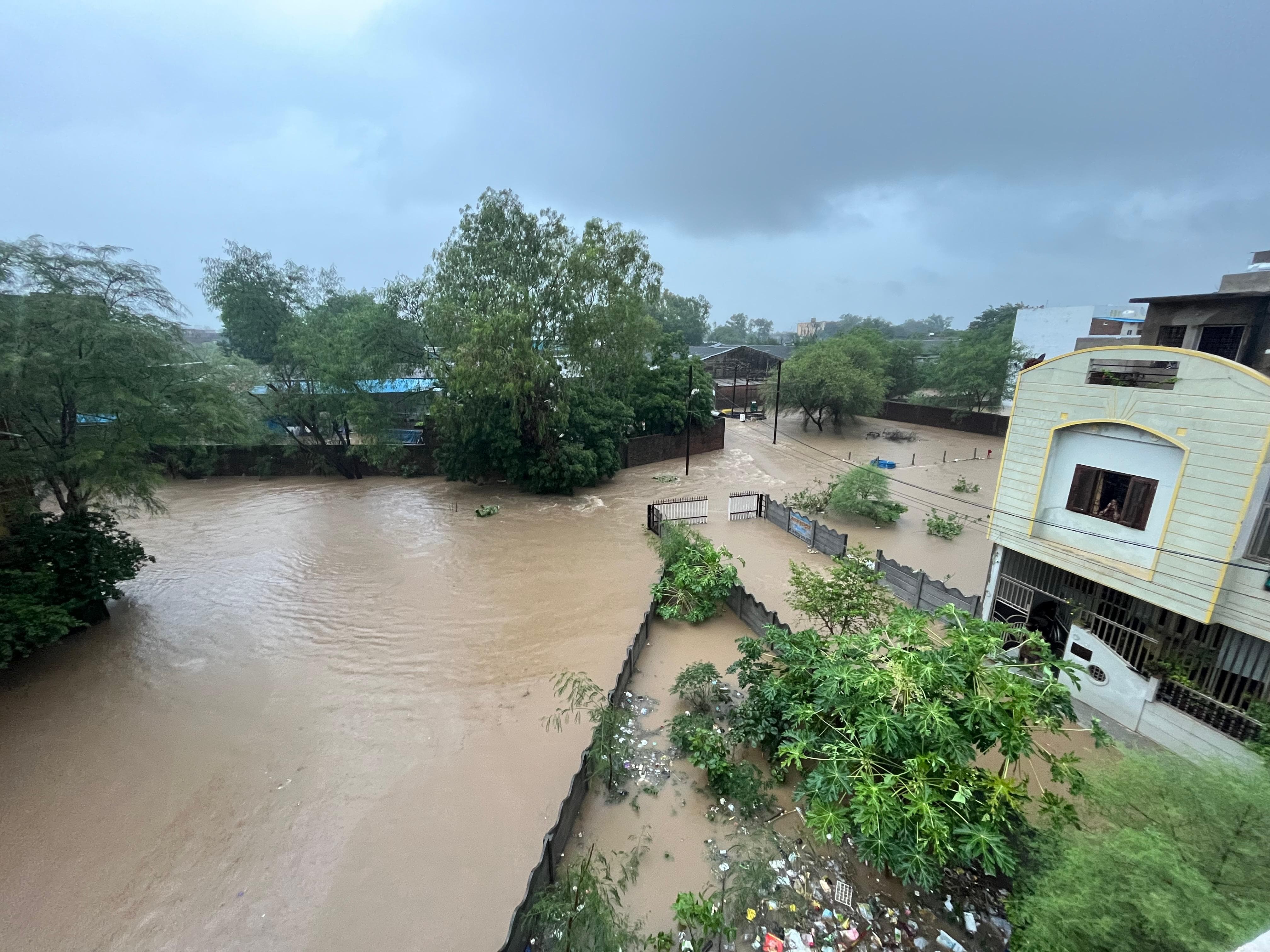 मॉडल टाउन कॉलोनी में जल भराव का संकट, कलेक्ट्रेट पहुंचे रहवासी, आंदोलन की चेतावनी।