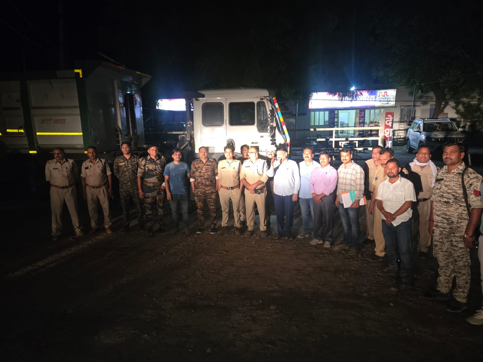 रेत माफियाओं पर प्रशासन का बड़ा प्रहार: 06 डम्पर, 02 ट्रैक्टर-ट्रॉली जब्त, 1500 घनमीटर अवैध रेत डंप नष्ट
