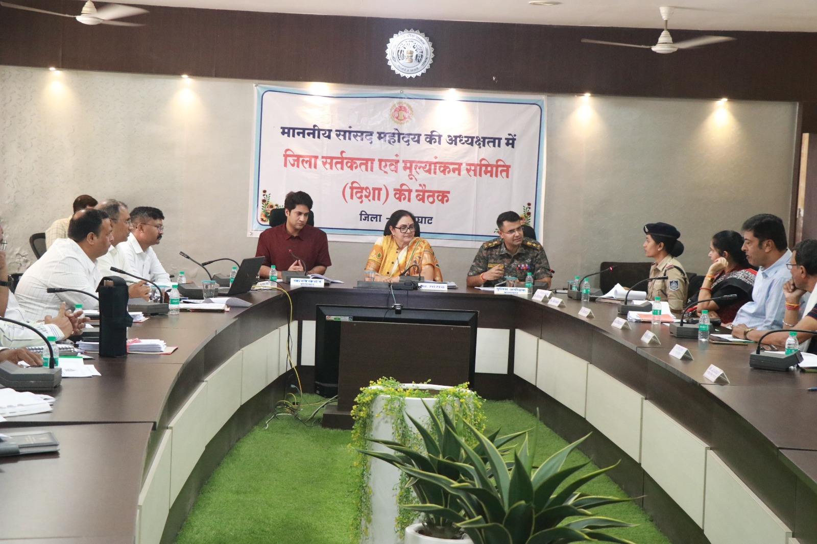 बालाघाट में सड़क सुरक्षा और स्वास्थ्य सेवाओं पर सांसद का सख्त रुख