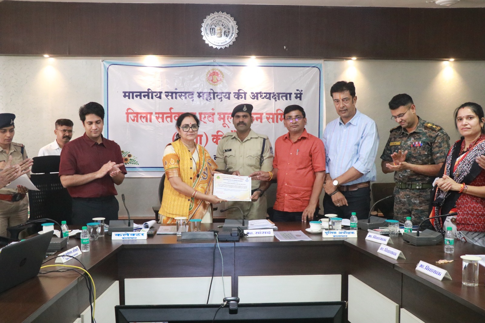 बालाघाट में सड़क सुरक्षा और स्वास्थ्य सेवाओं पर सांसद का सख्त रुख