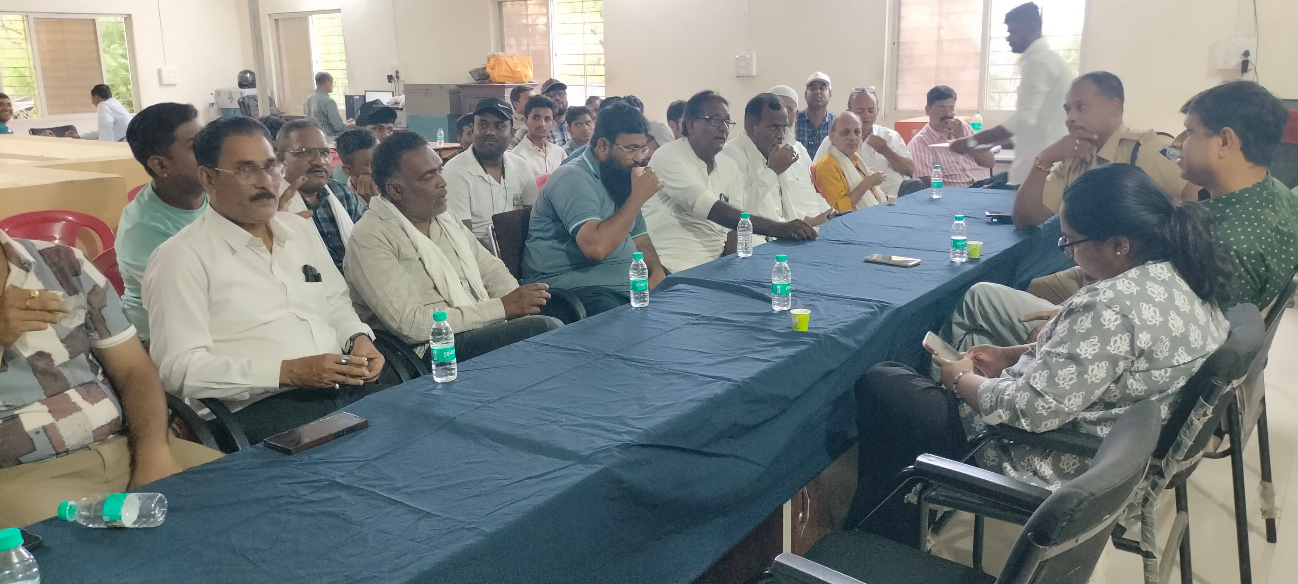 बकरीद को लेकर प्रशासन अलर्ट,शांति समिति बैठक में भाईचारे और सौहार्द का दिया संदेश ,अफवाहों से दूर रहने और कानून व्यवस्था बनाए रखने की अपील