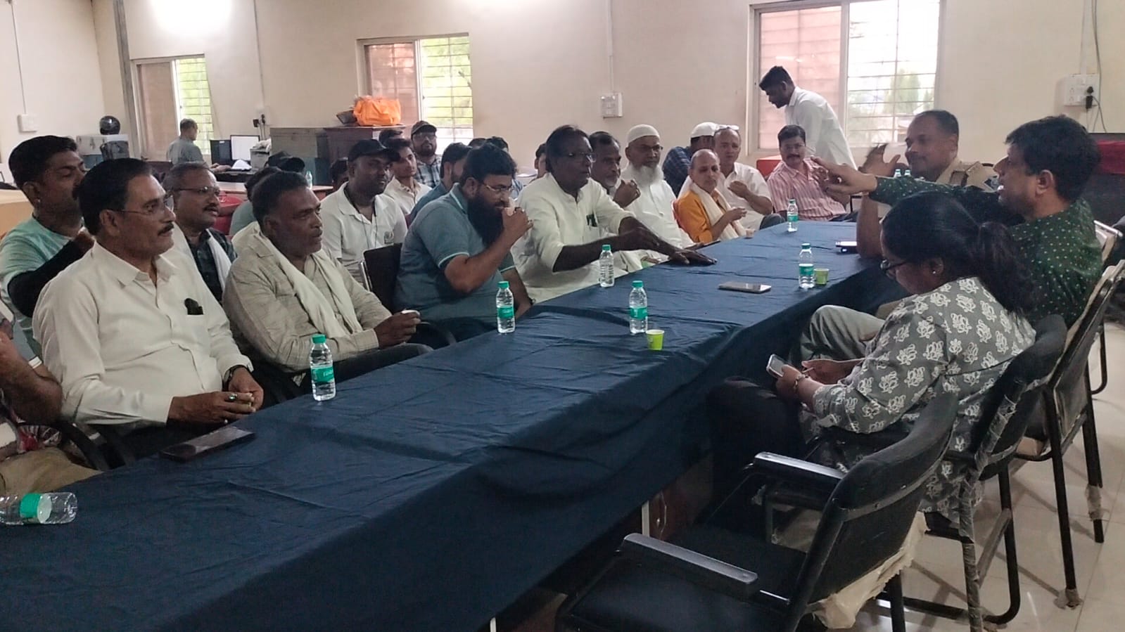 बकरीद को लेकर प्रशासन अलर्ट,शांति समिति बैठक में भाईचारे और सौहार्द का दिया संदेश ,अफवाहों से दूर रहने और कानून व्यवस्था बनाए रखने की अपील