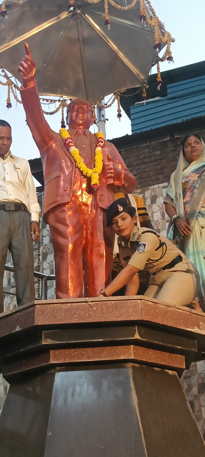 "एक रोटी कम खाओ, पर बच्चों को ज़रूर पढ़ाओ" - पुलिस कांस्टेबल बनते ही अरुणा ने दिया भावुक संदेश!