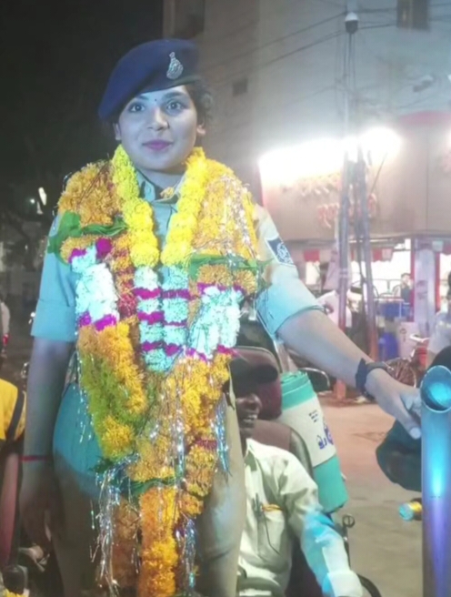 "एक रोटी कम खाओ, पर बच्चों को ज़रूर पढ़ाओ" - पुलिस कांस्टेबल बनते ही अरुणा ने दिया भावुक संदेश!