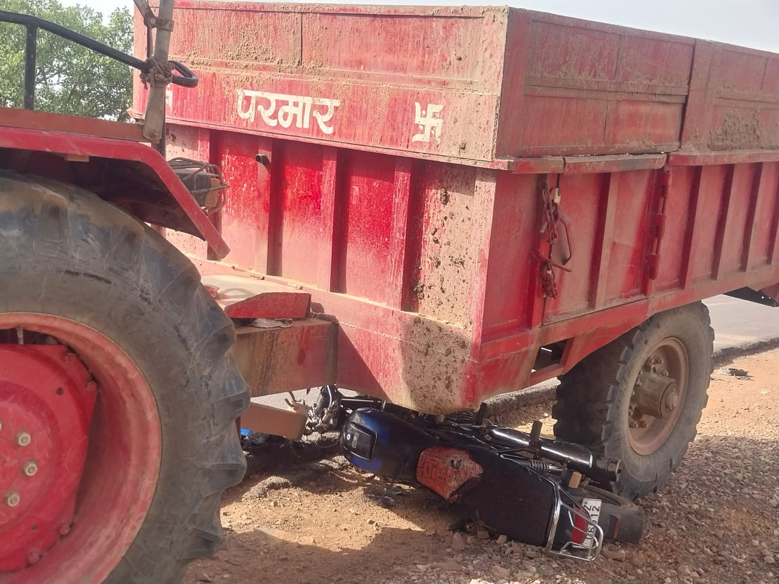 पन्ना: सड़क हादसे में युवक की मौत, तीन गंभीर घायल