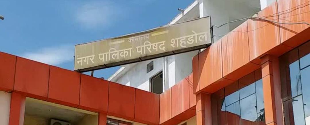 फाइलें घर पहुंचने और ठेकेदारों पर दबाव की चर्चा, बैराज विवाद गहराया