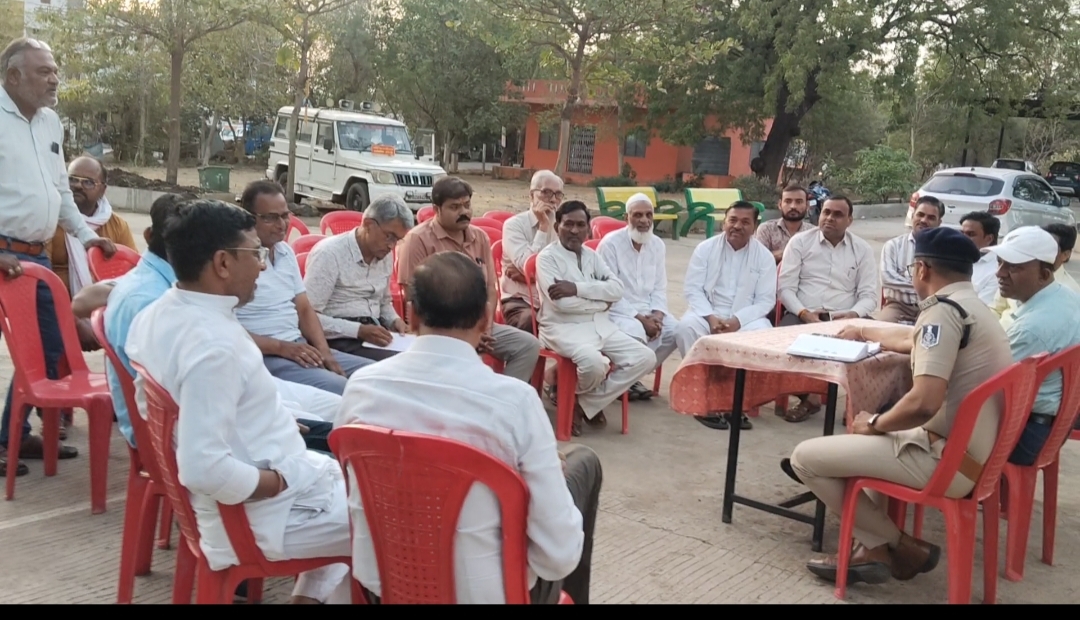 आगामी त्योहारों को लेकर करही थाने में शांति समिति की बैठक आयोजित