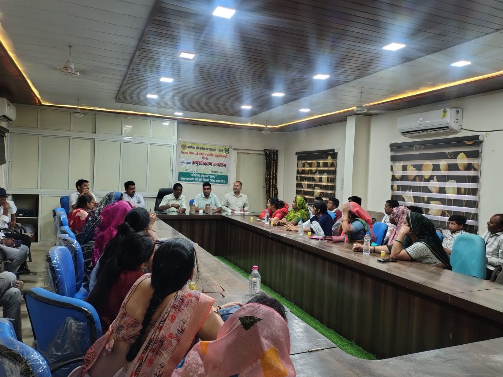 कृषि सखियों और किसानों को प्राकृतिक खेती का दिया प्रशिक्षण जैविक आदानों के उपयोग पर दिया जोर