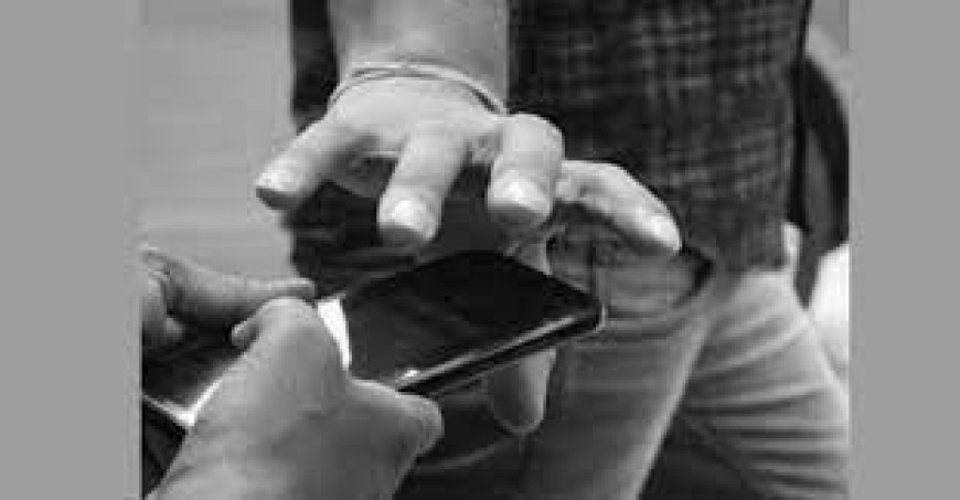 स्कूटी चालक से लिफ्ट लेना पुलिसकर्मी को पड़ा महंगा, कॉल करने के बहाने लेकर भागा था कांस्टेबल का मोबाइल; आरोपी काबू में
