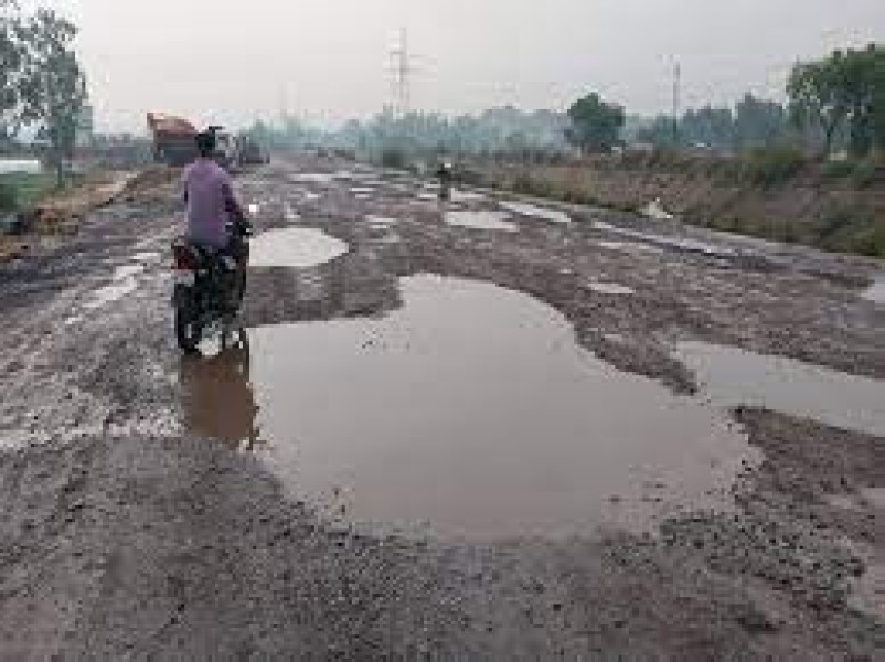 कोरबा-सड़क पर चलना बना मुसीबत