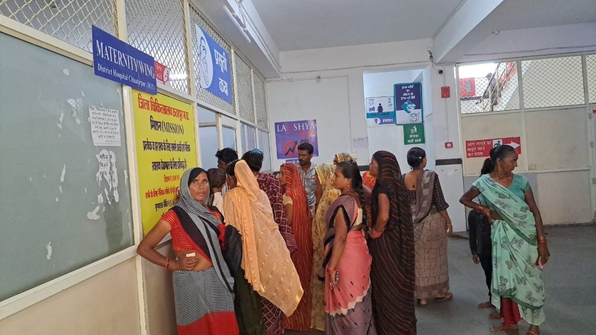 टैक्सी में  मां ने बच्चे को दिया जन्म, सफाई कर्मचारियों ने परिजनों से मांगे पैसे...