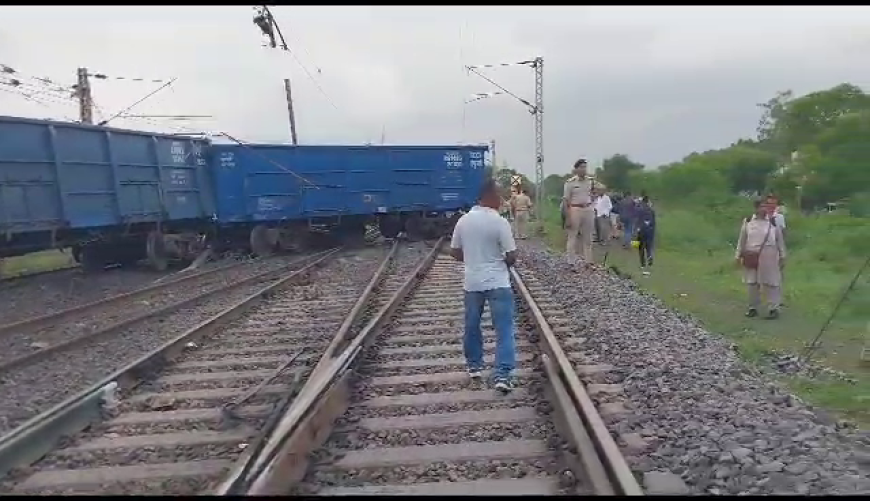 बिलासपुर में बेपटरी हुई मालगाड़ी