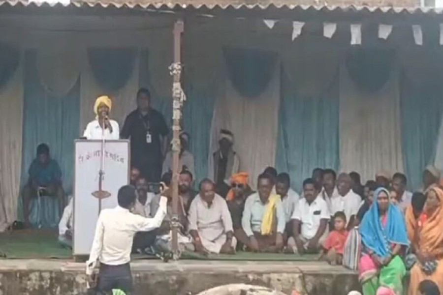 टेकाम के वीडियो पर मचा बवाल