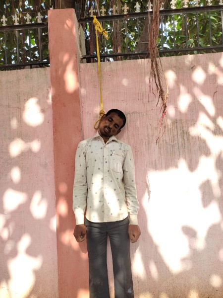 तहसील परिसर में मिला पंच का शव
