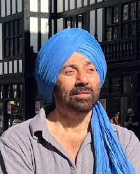 गदर-2 का प्रमोशन करने लंदन पहुंचे सनी देओल