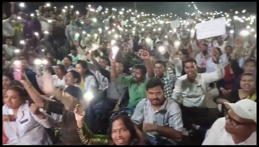 देर रात तक स्वास्थ्यकर्मियों का हल्लाबोल