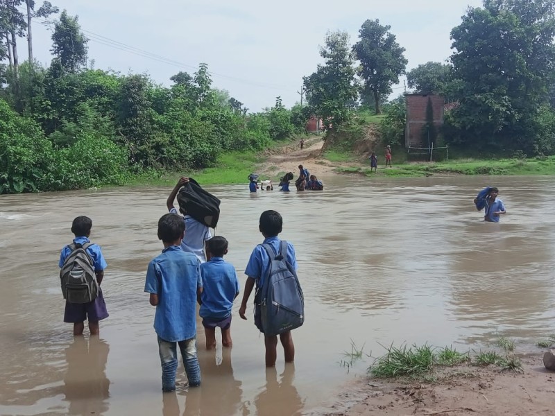 शिक्षा के जान की बाजी